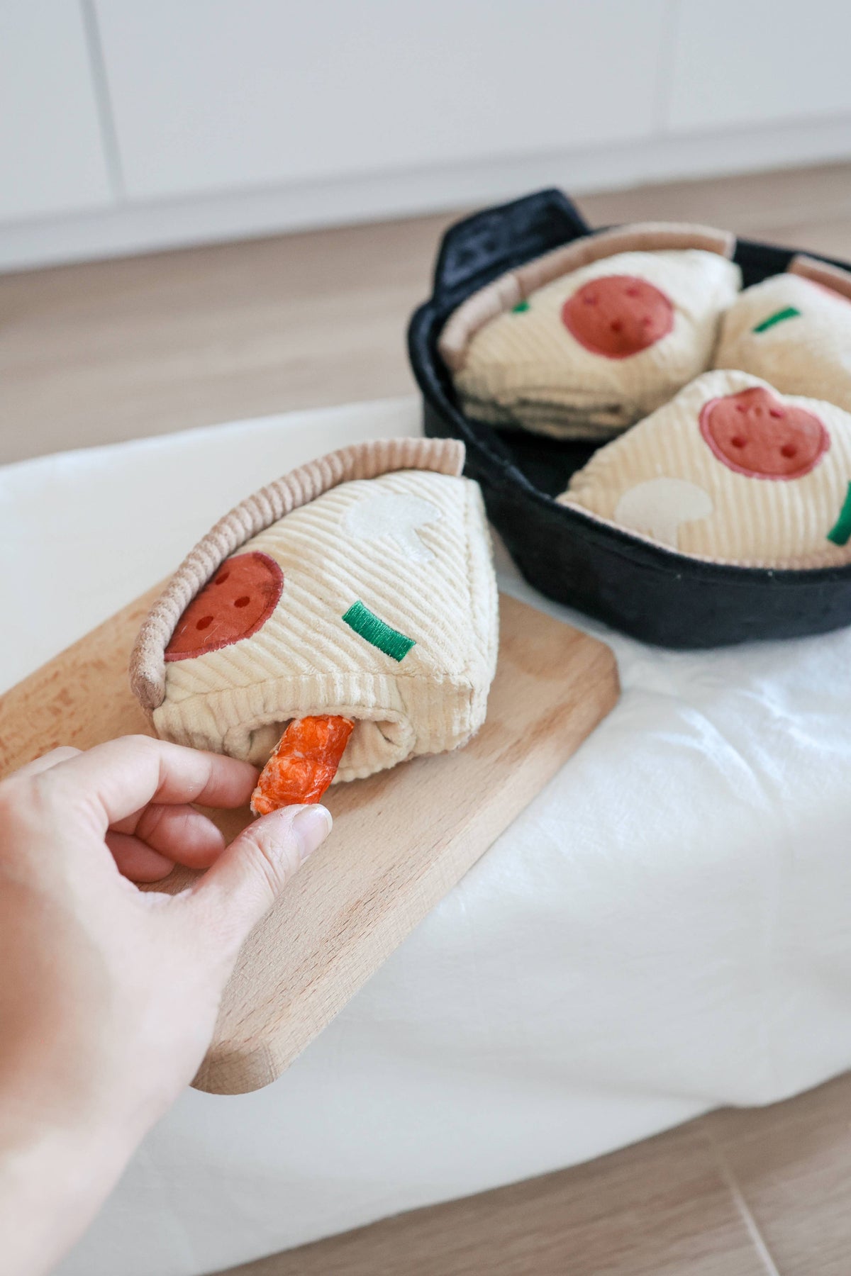 Hundespielzeug „Deep Dish Pizza“ zur Bereicherung
