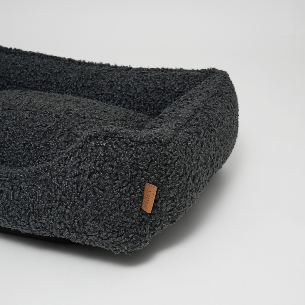 Cuccia Tora Storm – Staey