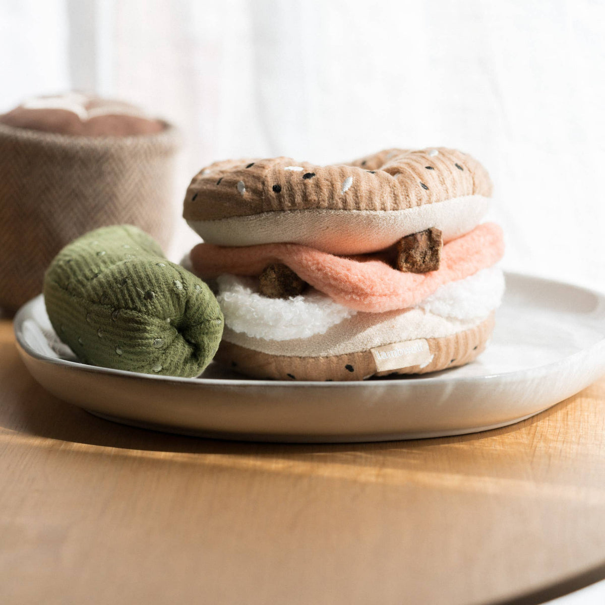 Hundespielzeug Bagel und Gurke Lambwolf Collective