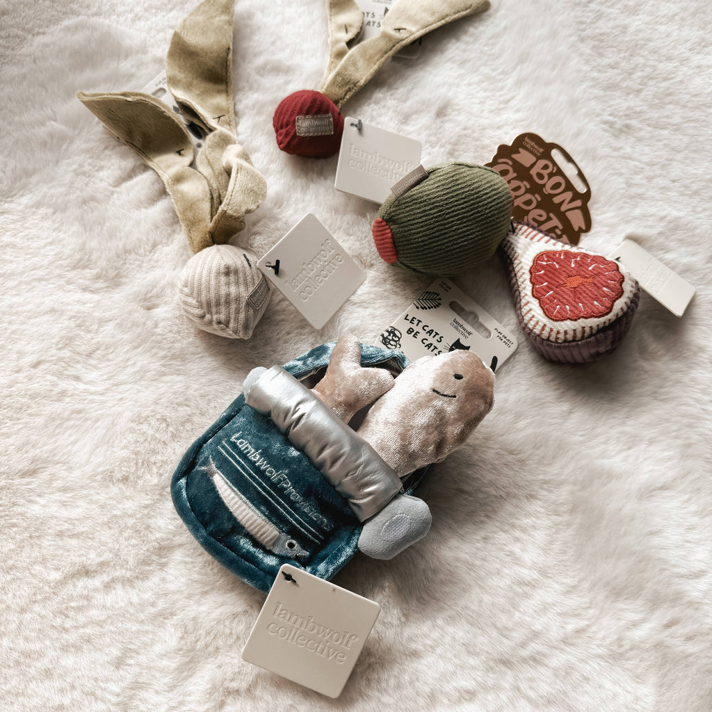 Gioco con erba gatta KITTY RADISH Beetroot – Lambwolf Collective